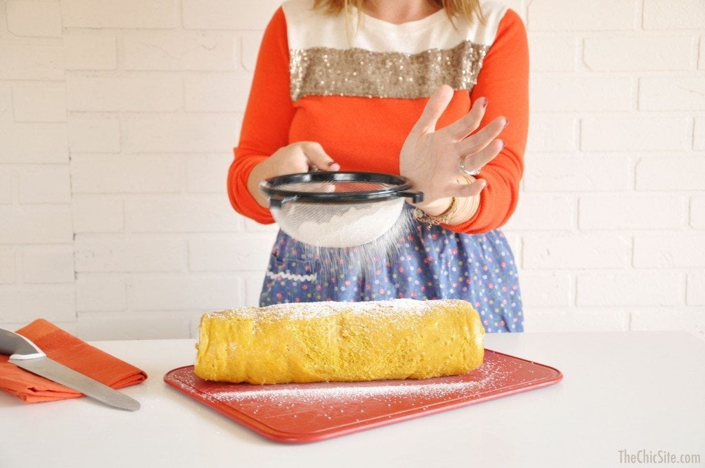 pumpkin roll recipe with powdered sugar